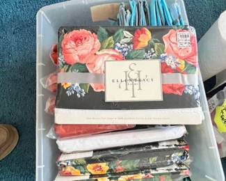 NEW IN PACKAGE "ELLEN TRACY" QUEEN SHEETS