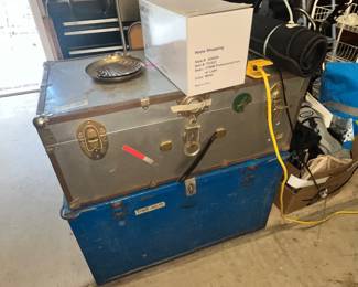 FOOTLOCKER & STORAGE TRUNK