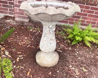 NICE BIRDBATH