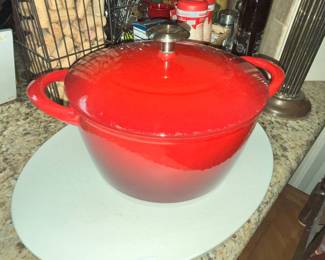 ENAMEL CAST IRON DUTCH OVEN