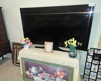 SAMSUNG 65" CURVED UHD TV!