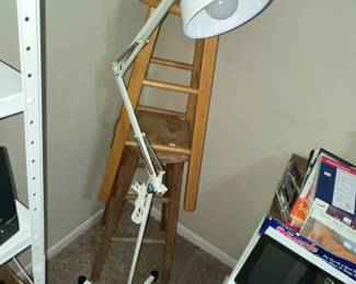 FLOOR LAMP