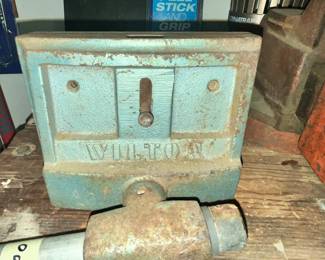 WILTON UNDER-BENCH VICE