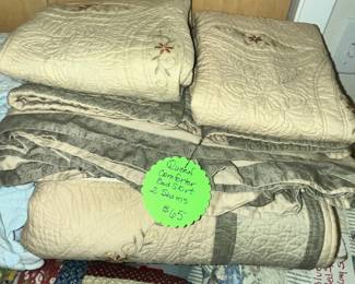 COMFORTER, SKIRT & 2 SHAMS