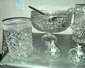 BRILLIANT PATTERN CUT CRYSTAL PEDESTAL BOWL & CUT GLASS BISCUIT JAR