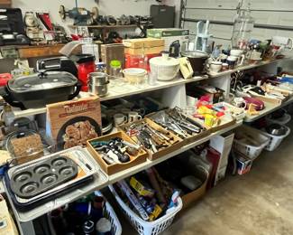 LOTS OF KITCHENWARE!