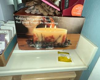 CHRISTMAS BERRY CANDLE