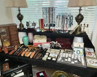 JEWELRY & KNIVES TABLE