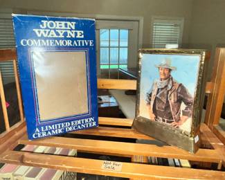 JOHN WAYNE DECANTER IN BOX