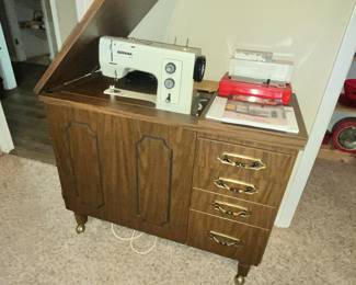 GREAT VINTAGE BERNINA CABINET SEWING MACHINE