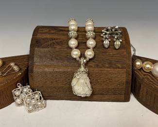 Richelieu  Kate Spade Button Earrings Statement Quartz Pendant Necklace and More