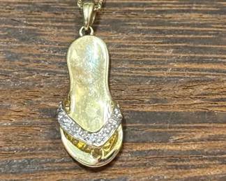 10K Thong Pendant And Chain