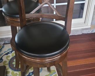 Wooden Swivel Bar Stool with Faux Leather Seat and Cross Back