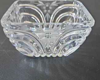 Cut Crystal Glass Bowl with Starburst and Pinwheel Patterns second image