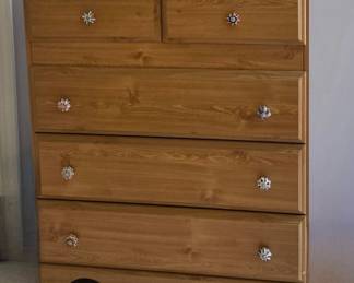 Pine Wood Drawer Chest with Decorative Knobs