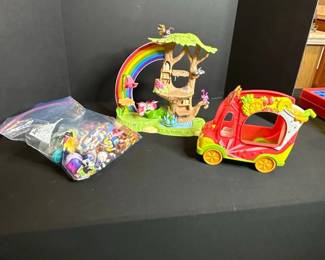 Strawberry Shortcakes Berry Sweet Treehouse and Fruit Car Playset