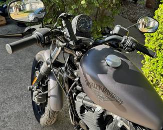 2016 Harley Davidson Iron 883 motorcycle! 1520 miles.