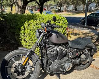 2016 Harley Davidson Iron 883 motorcycle! 1520 miles.