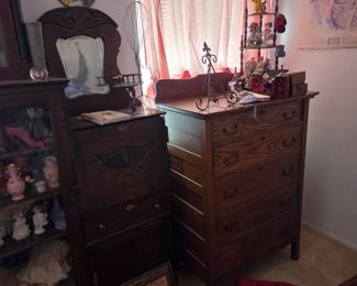 Antique 5 drawer dresser 