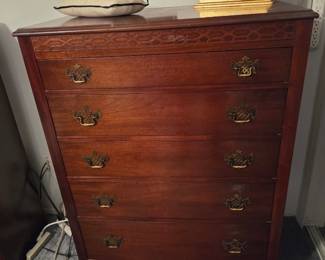 Antique 5 drawer dresser 