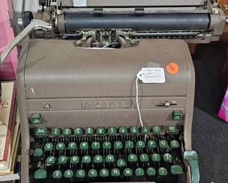VINTAGE TYPEWRITER