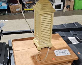 NIGHTSTAND / LAMP