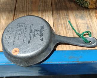 CAST IRON SMALL SKILLET
