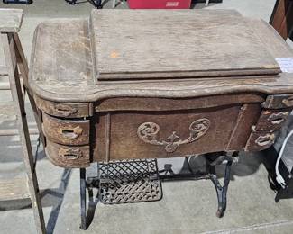 SEWING MACHINE CABINET