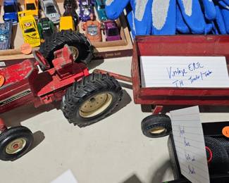 VINTAGE ERTL TRACTOR AND WAGON