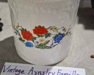 VINTAGE BISCUITE BARREL AND LID / ENGLAND