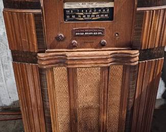 VINTAGE RADIO