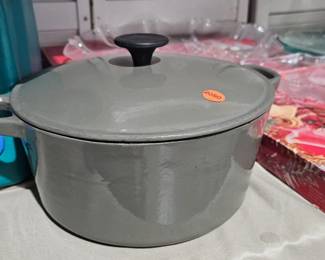 DUTCH OVEN WITH LID