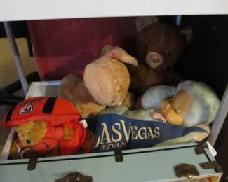 some cute vintage 50s-60s plush. even a Texas Tech plush, snuck in