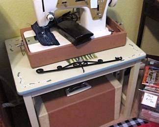 VTG Singer sewing machine with case