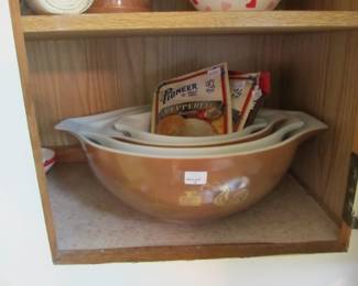 VTG pyrex nesting bowls
