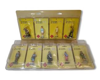 9 AristoCraft Sporting People Standing Passengers GScale
