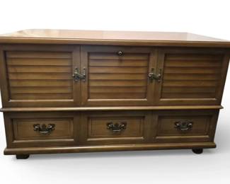 Lane Cedar Chest w Ornate Handles