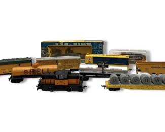 Chicago Northwestern HO Scale Locomotive More Train Cars