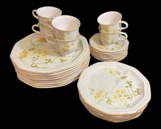 Mikasa Avante Venezia Stoneware Set