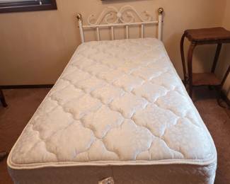 White Metal Frame Twin Size Bed with Mattress (good condition)