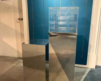 WGG210 Set Of Two Display Stands