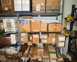 WGG468 Shelf Full of Miscellaneous Lighting