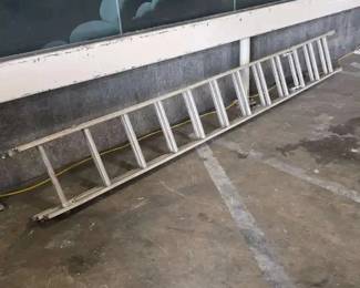 WGG030 12-Foot Aluminum Extension Ladder