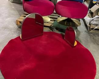 WGG565 Luxe Magenta Velvet Swivel Chairs, Arched Mirror Set, Pillows, & Red Area Rug