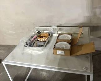 WGG523 Small Table With Plates And Decor Items