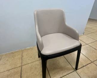 WGG374 Curvy padded chair