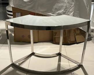 WGG143 Curved Display Table