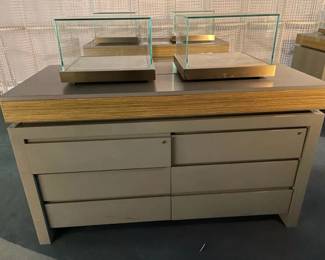 WGG243 Retail Display With Glass Countertop Showcases