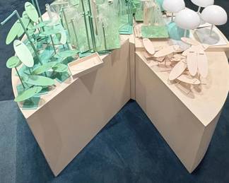 WGG638 Mystery Lot Of Home decor items And 4 Triangular Tables