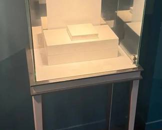 WGG657 Light Up Display Stand